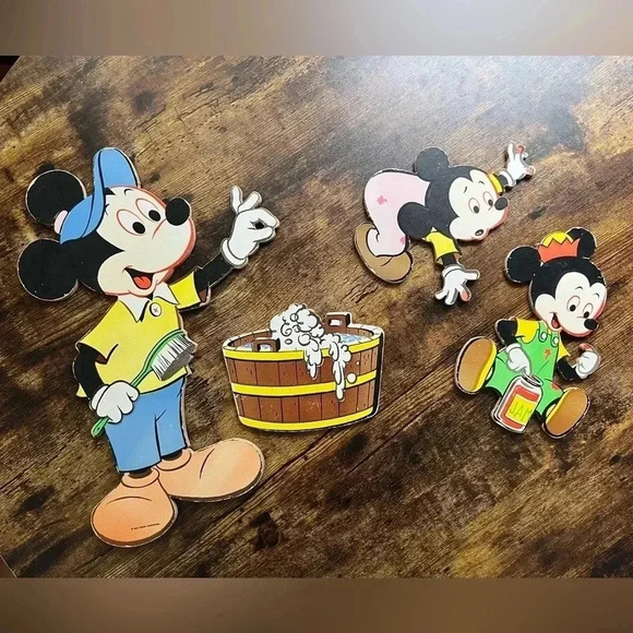 VINTAGE: Walt Disney Productions (199 251 82) classic Mickey Mouse cut outs. - Picture 1 of 8